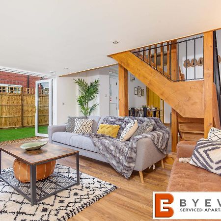 Byevo Oswestry Barn - Quirky Romantic Retreat Or Cosy Contractor Base エクステリア 写真