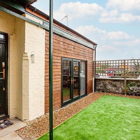Byevo Oswestry Barn - Quirky Romantic Retreat Or Cosy Contractor Base エクステリア 写真