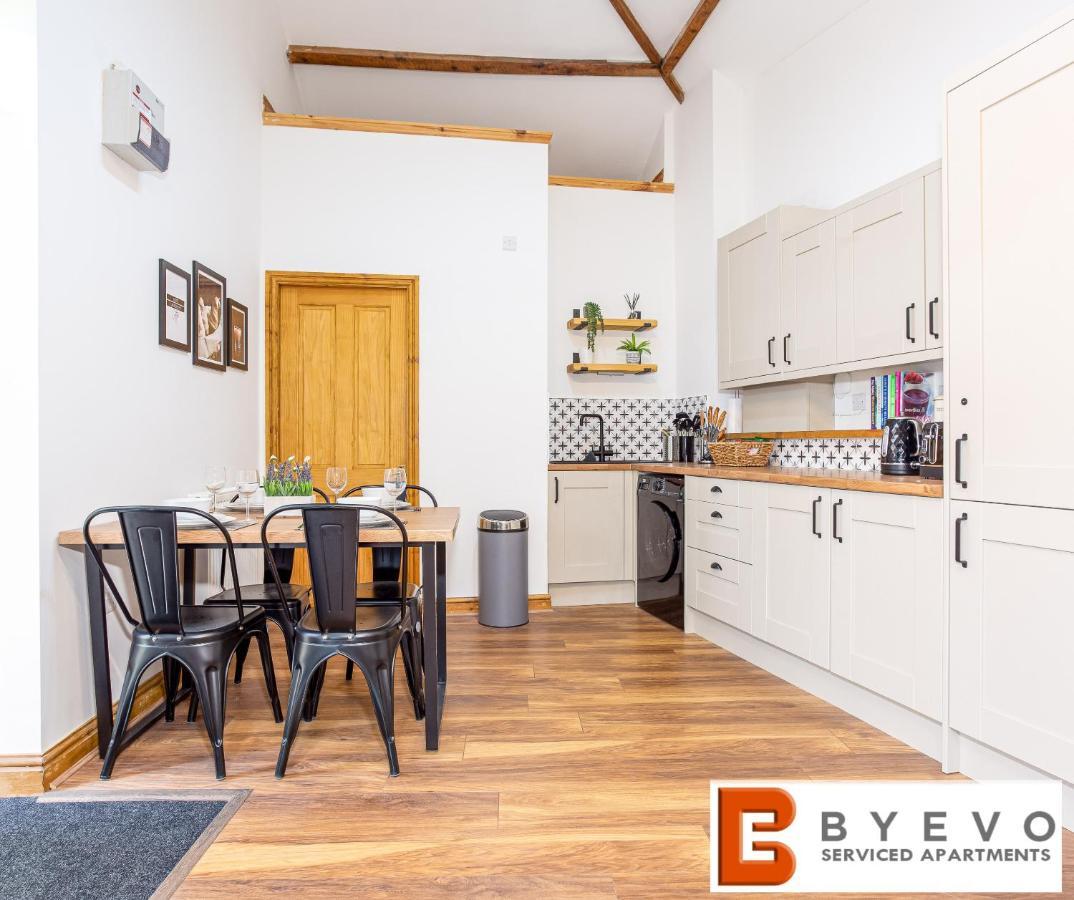 Byevo Oswestry Barn - Quirky Romantic Retreat Or Cosy Contractor Base エクステリア 写真