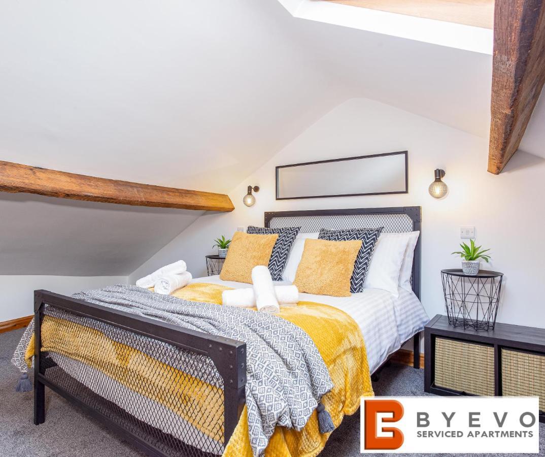 Byevo Oswestry Barn - Quirky Romantic Retreat Or Cosy Contractor Base エクステリア 写真