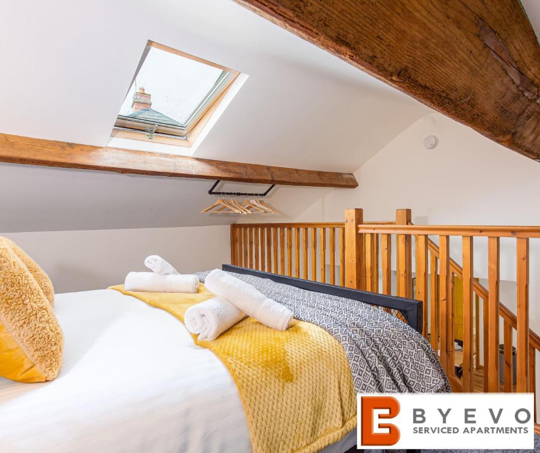 Byevo Oswestry Barn - Quirky Romantic Retreat Or Cosy Contractor Base エクステリア 写真