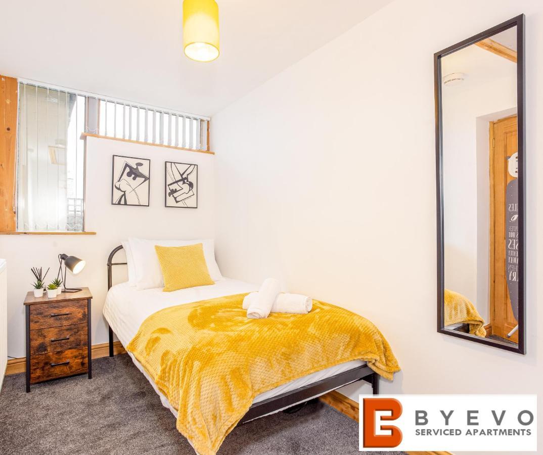 Byevo Oswestry Barn - Quirky Romantic Retreat Or Cosy Contractor Base エクステリア 写真