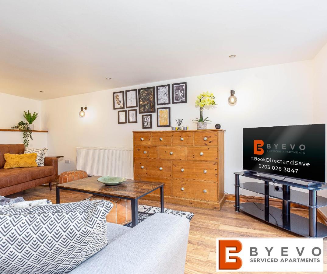 Byevo Oswestry Barn - Quirky Romantic Retreat Or Cosy Contractor Base エクステリア 写真