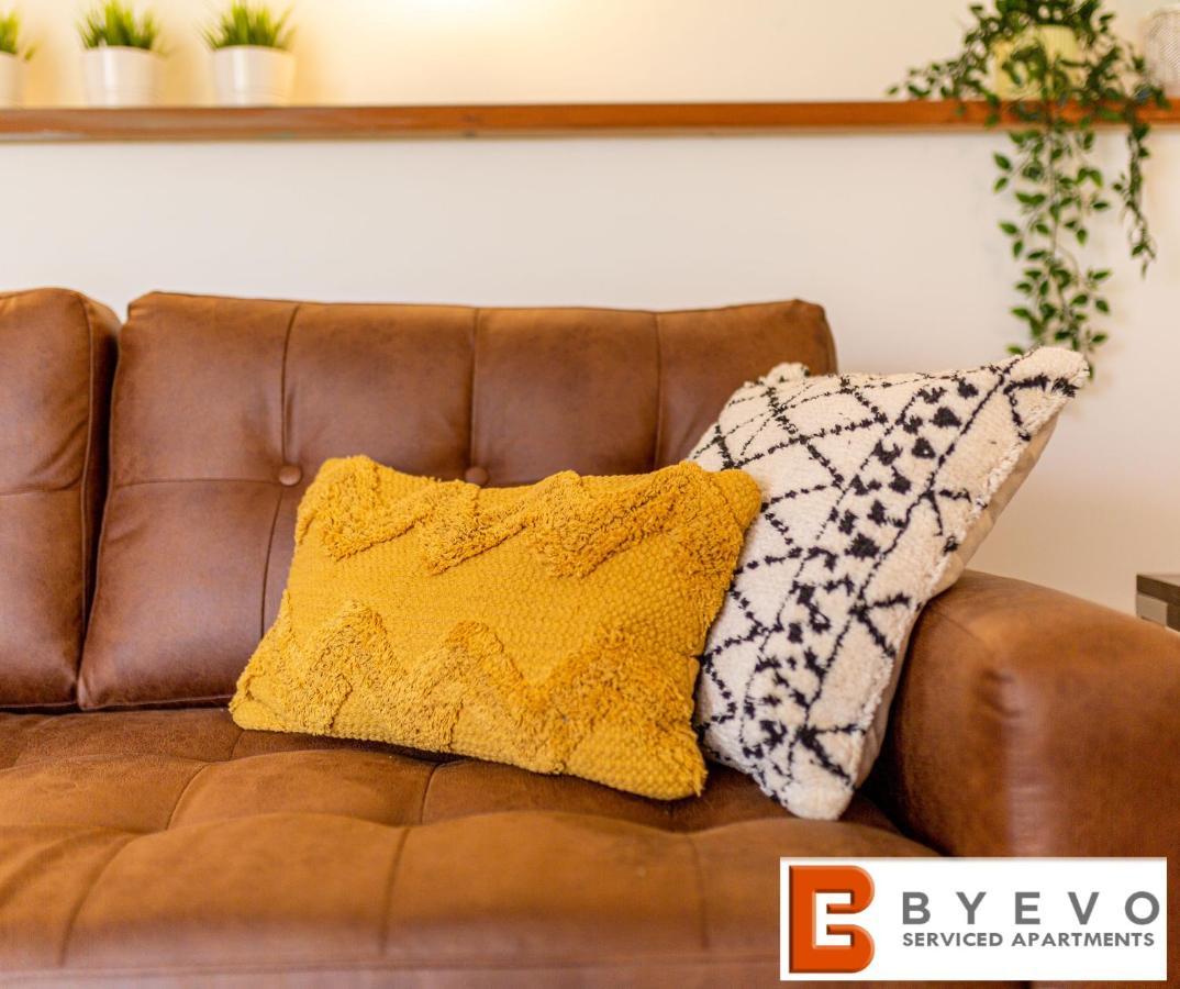 Byevo Oswestry Barn - Quirky Romantic Retreat Or Cosy Contractor Base エクステリア 写真