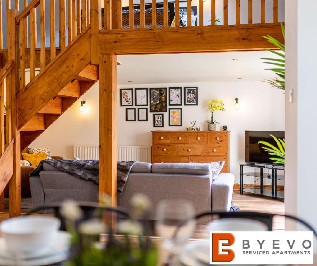 Byevo Oswestry Barn - Quirky Romantic Retreat Or Cosy Contractor Base エクステリア 写真