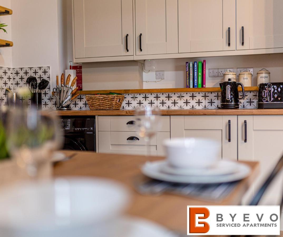 Byevo Oswestry Barn - Quirky Romantic Retreat Or Cosy Contractor Base エクステリア 写真