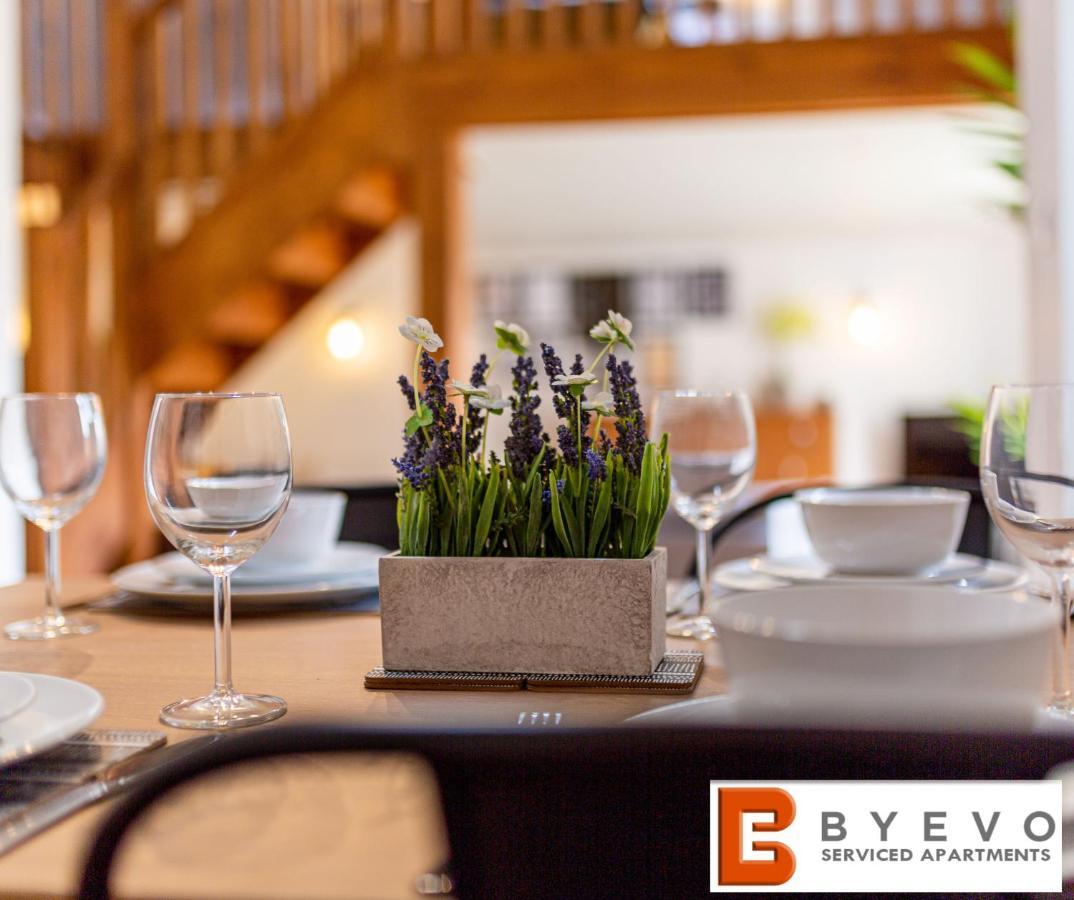 Byevo Oswestry Barn - Quirky Romantic Retreat Or Cosy Contractor Base エクステリア 写真