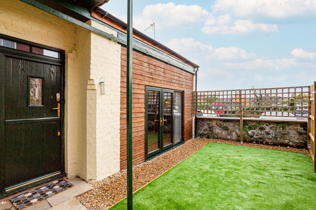 Byevo Oswestry Barn - Quirky Romantic Retreat Or Cosy Contractor Base エクステリア 写真